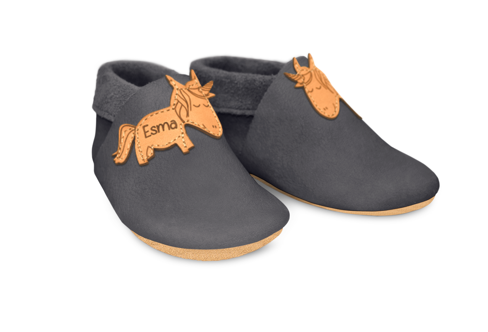 Krabbelschuhe Einhorn mit Namen in Mausgrau, Paar schräg von vorn