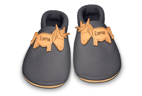 Krabbelschuhe Einhorn mit Namen in Mausgrau, Paar von oben