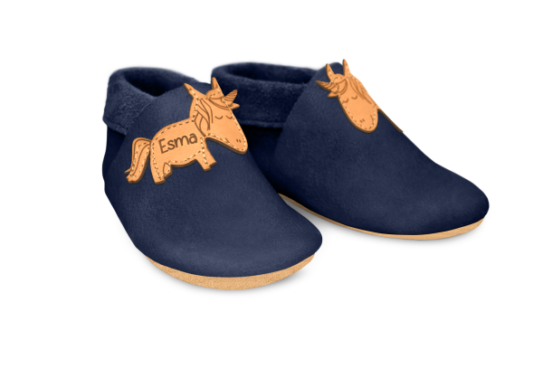 Krabbelschuhe Einhorn mit Namen in Ocean, Paar schräg von vorn