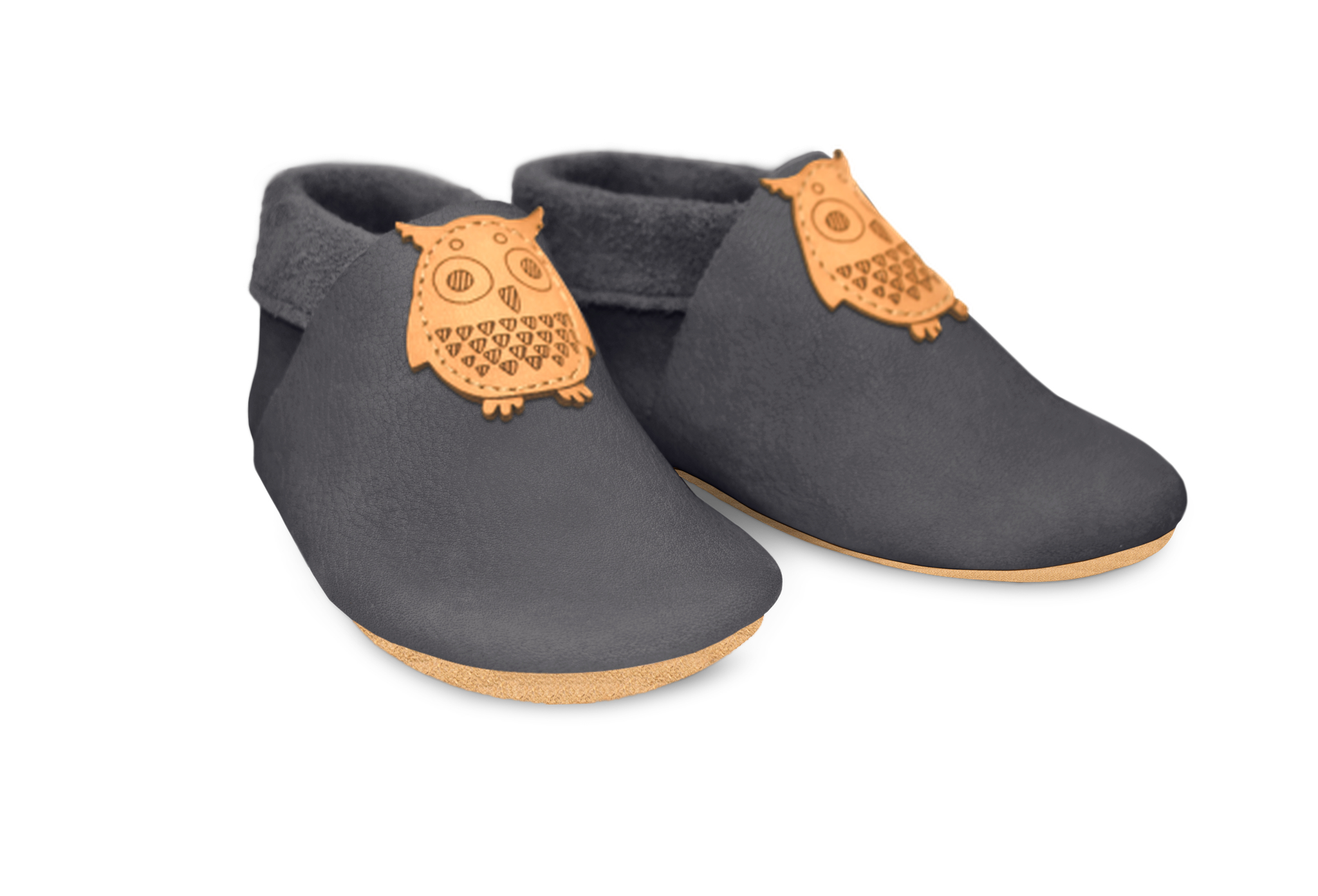 Krabbelschuhe Eule in Mausgrau, Paar schräg von vorn