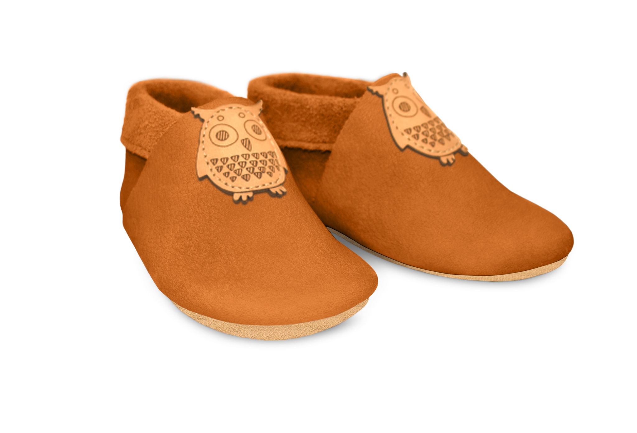 Krabbelschuhe Eule in Nugat, Paar schräg von vorn