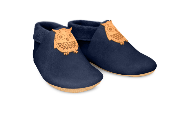 Krabbelschuhe Eule in Ocean, Paar schräg von vorn