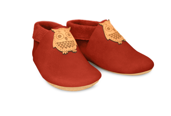 Krabbelschuhe Eule in Rosty, Paar schräg von vorn