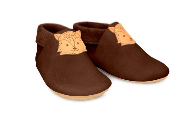 Krabbelschuhe Fuchs in Brownie, Paar schräg von vorn