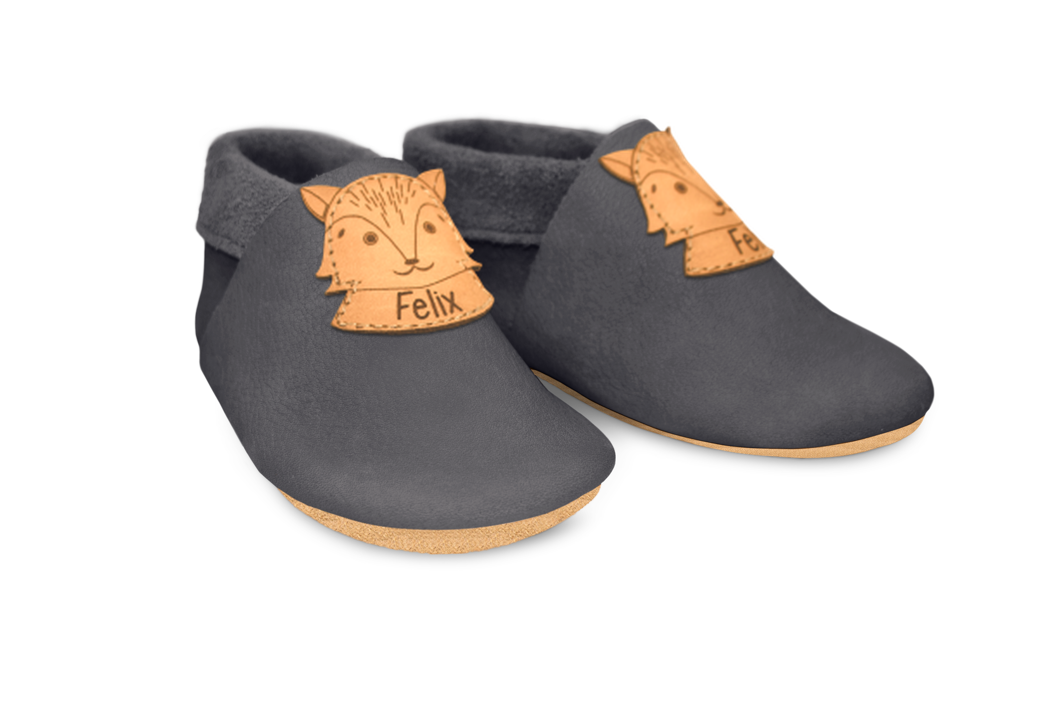Krabbelschuhe Fuchs mit Namen in Mausgrau, Paar schräg von vorn