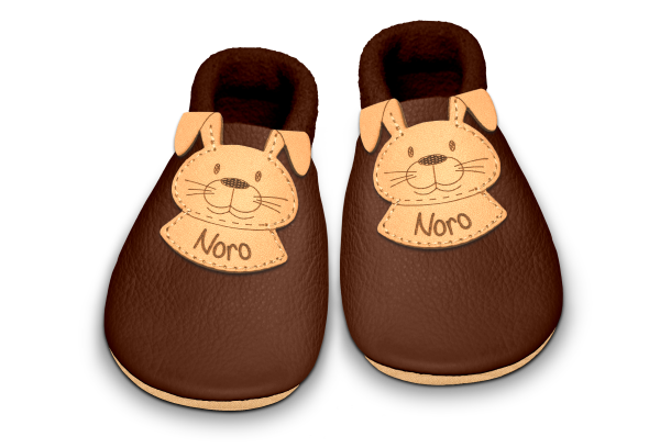 Krabbelschuhe Hase mit Namen in Brownie, Paar von oben