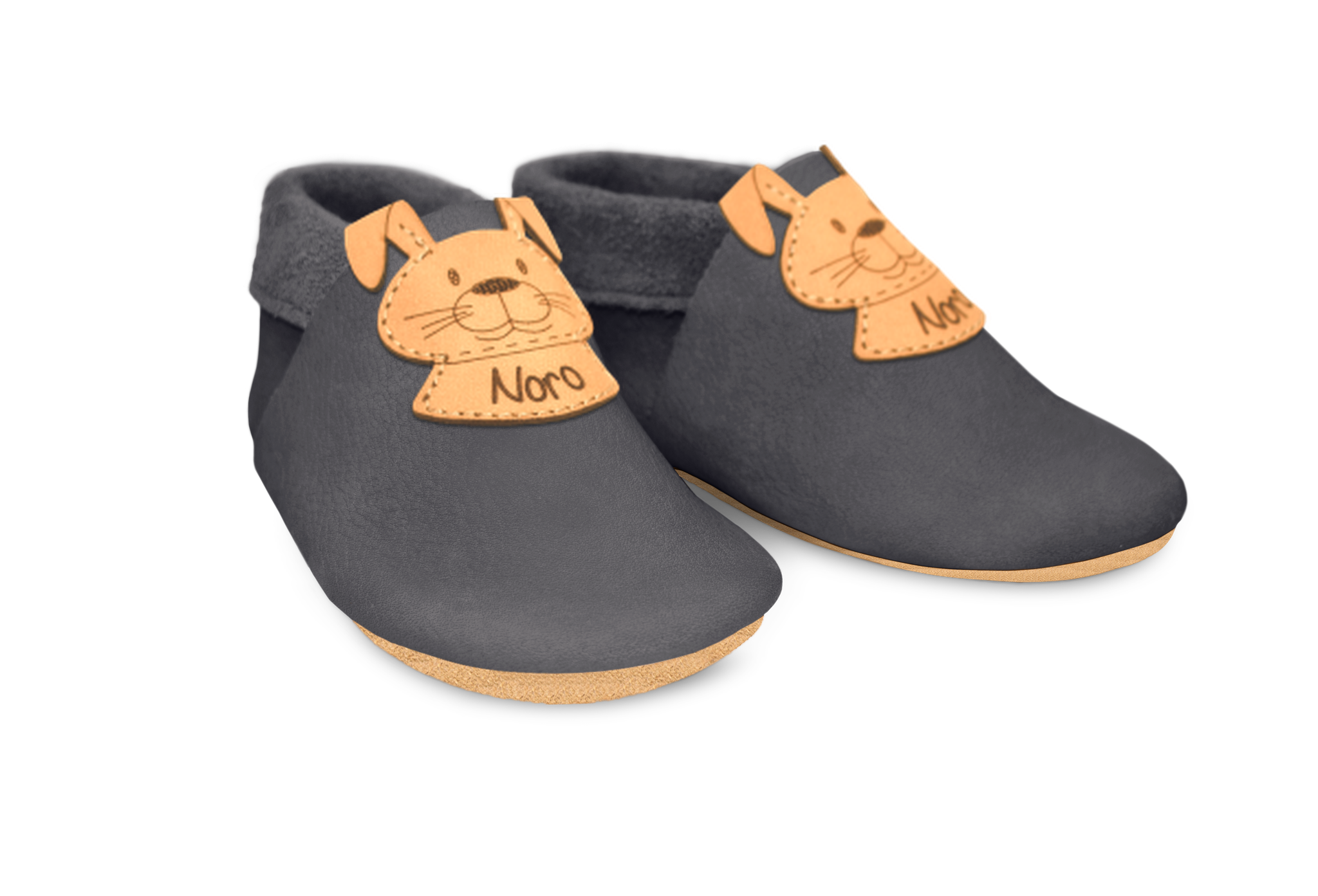 Krabbelschuhe Hase mit Namen in Mausgrau, Paar schräg von vorn
