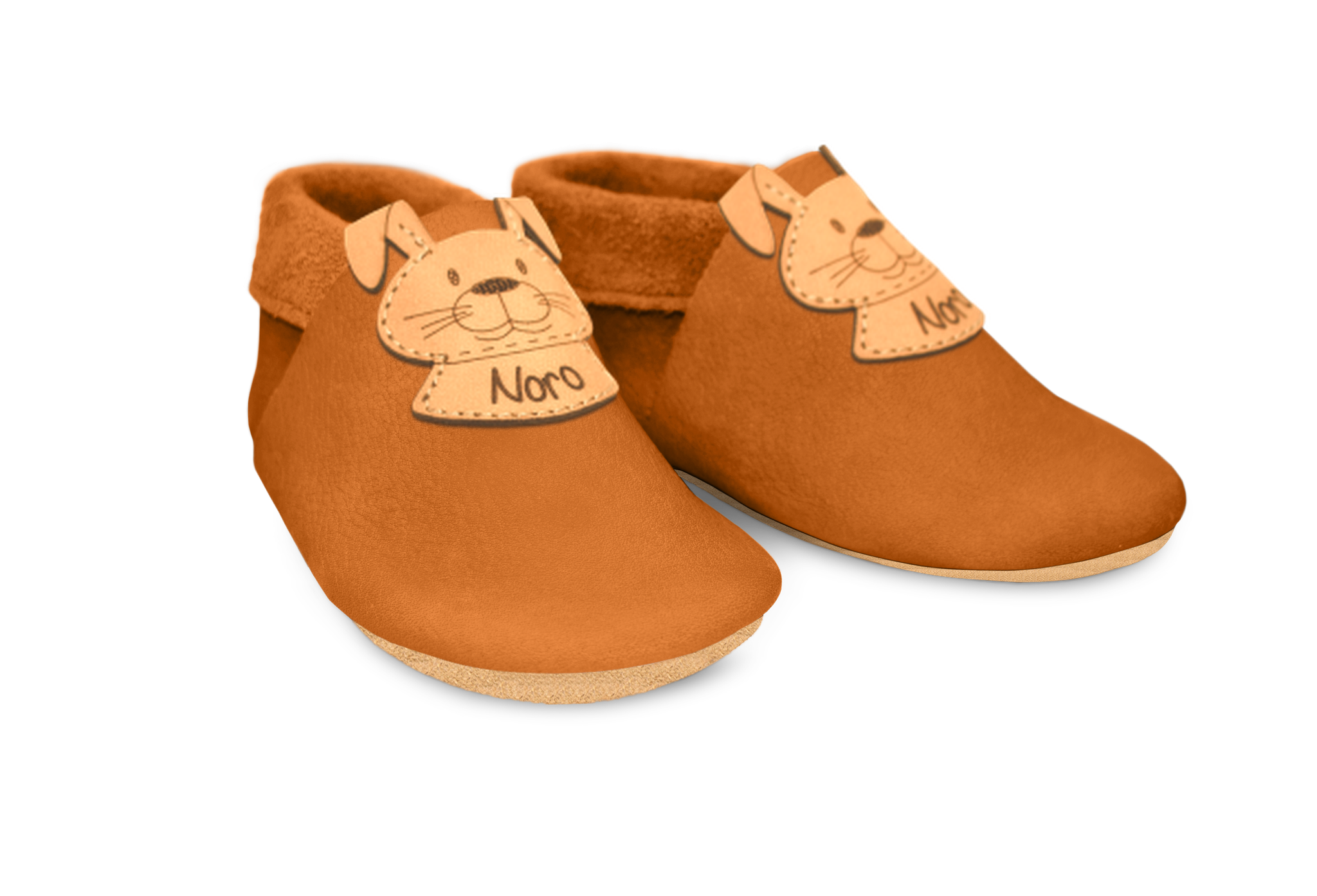 Krabbelschuhe Hase mit Namen in Nugat, Paar schräg von vorn