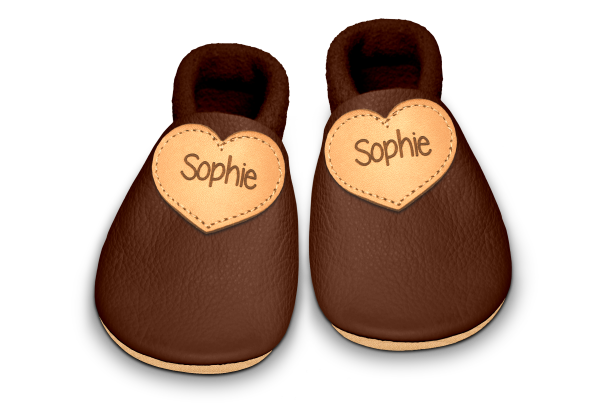 Krabbelschuhe Herz mit Namen in Brownie, Paar von oben
