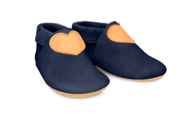 Krabbelschuhe Herz in Ocean, Paar schräg von vorn