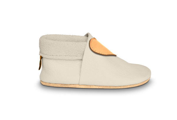 Krabbelschuhe Herz in Tara, Seitenansicht
