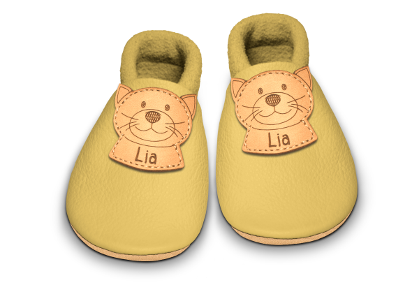 Krabbelschuhe Katze mit Namen in Kiwi Gold, Paar von oben