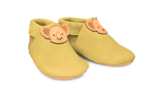 Krabbelschuhe Koala in Kiwi Gold, Paar schräg von vorn