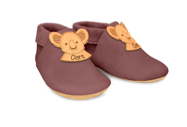 Krabbelschuhe Koala mit Namen in Campi, Paar schräg von vorn
