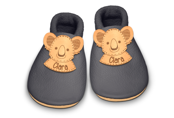 Krabbelschuhe Koala mit Namen in Mausgrau, Paar von oben