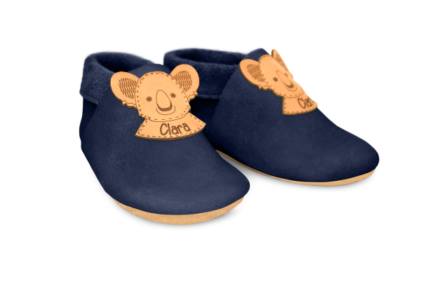 Krabbelschuhe Koala mit Namen in Ocean, Paar schräg von vorn