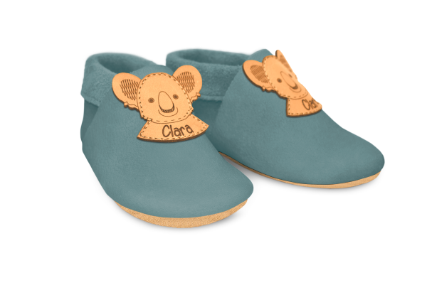 Krabbelschuhe Koala mit Namen in Palma, Paar schräg von vorn