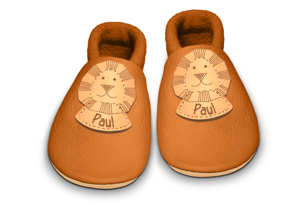 Krabbelschuhe Löwe mit Namen in Nugat, Paar von oben