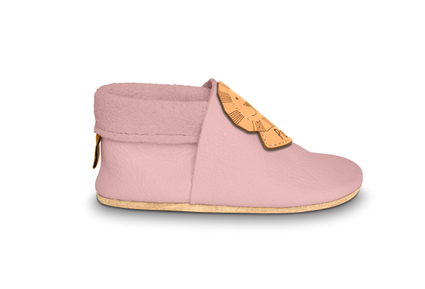 Krabbelschuhe Löwe mit Namen in Rosa, Seitenansicht