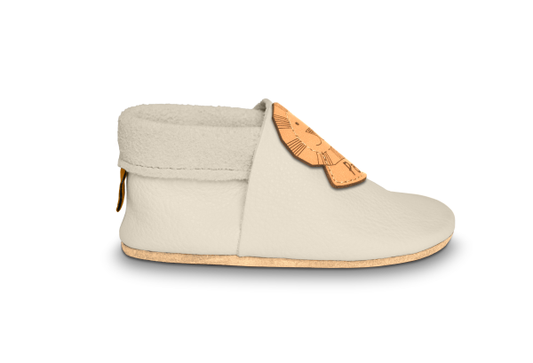Krabbelschuhe Löwe mit Namen in Tara, Seitenansicht