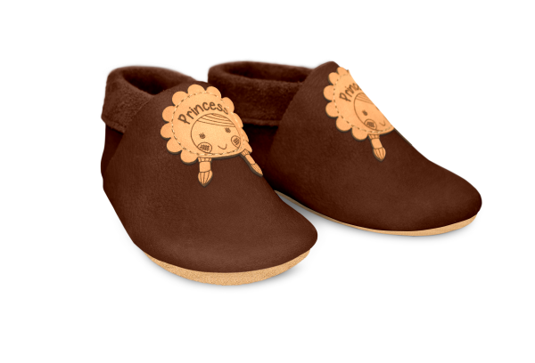 Krabbelschuhe Mädchen in Brownie, Paar schräg von vorn