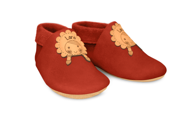Krabbelschuhe Mädchen mit Namen in Rosty, Paar schräg von vorn