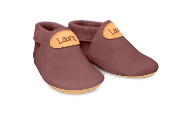 Krabbelschuhe mit Namen in Campi, Paar schräg von vorn