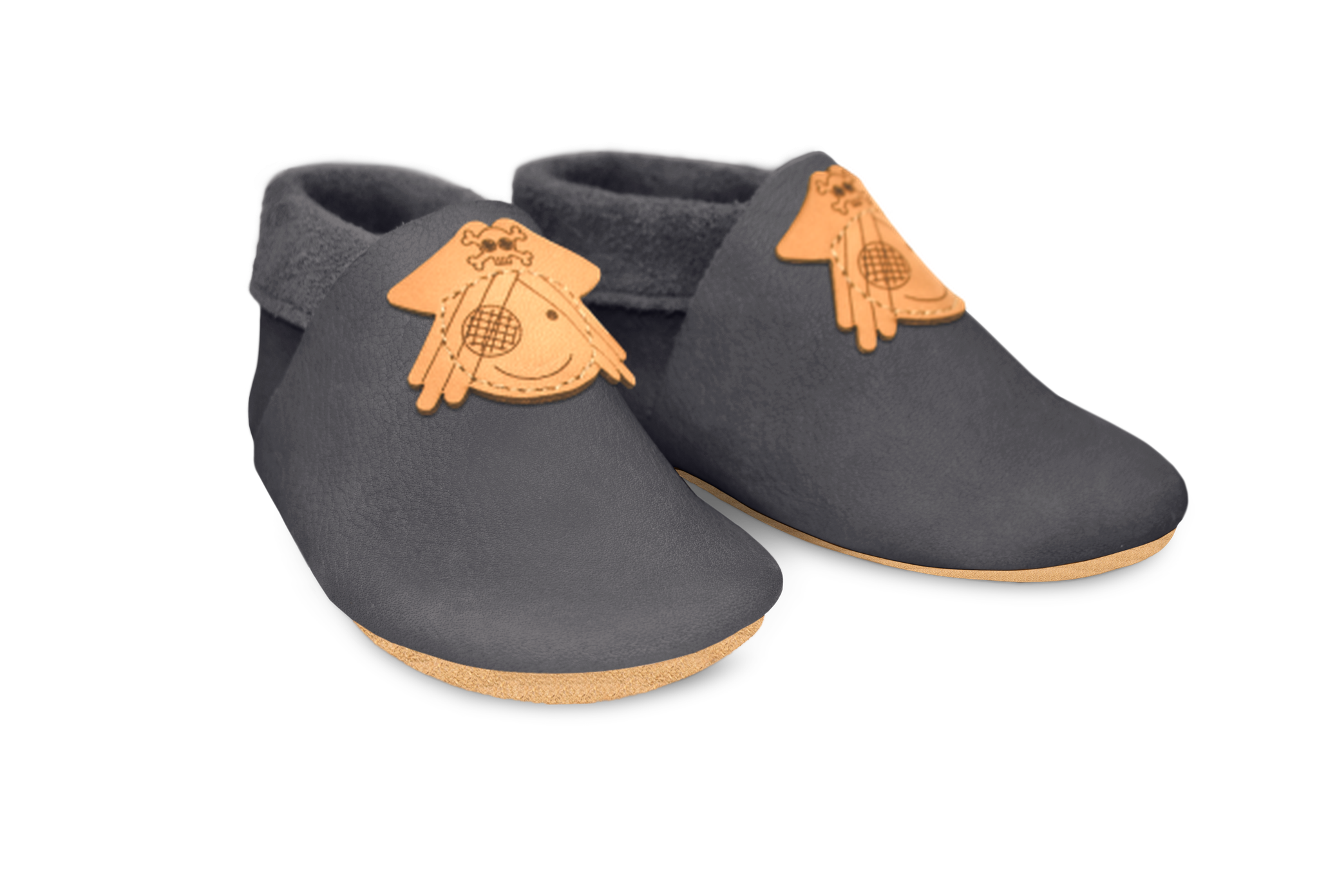 Krabbelschuhe Pirat in Mausgrau, Paar schräg von vorn
