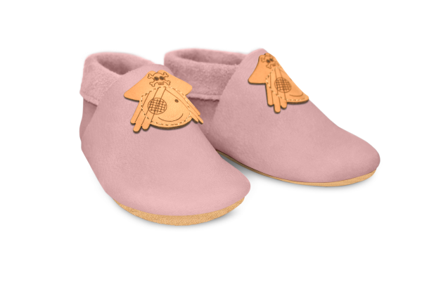 Krabbelschuhe Pirat in Rosa, Paar schräg von vorn