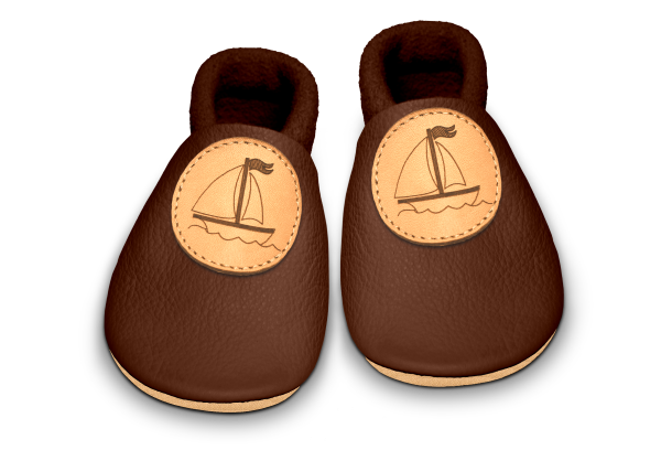 Krabbelschuhe Segelschiff in Brownie, Paar von oben