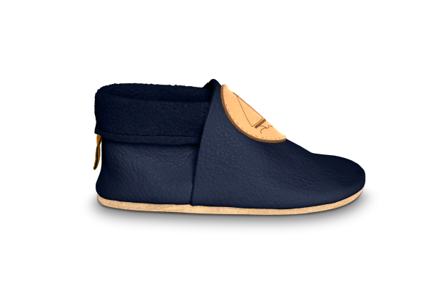 Krabbelschuhe Segelschiff in Ocean, Seitenansicht