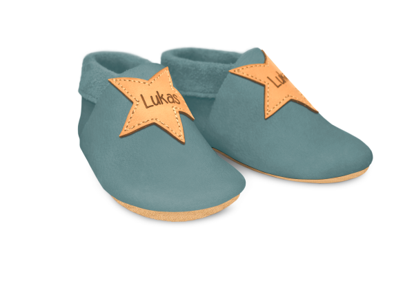 Krabbelschuhe Stern mit Namen in Palma, Paar schräg von vorn
